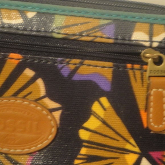 Fossil Wallet Coated Floral Canvas Zip Around Clutch - Picture 2 of 4